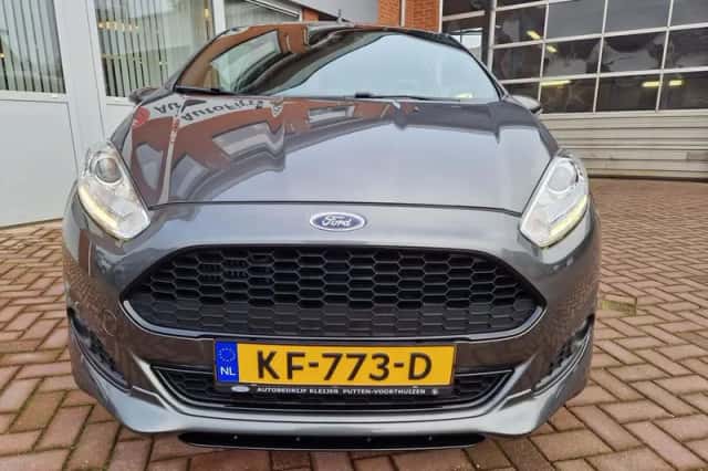 Ford Fiesta (2016) thumbnail 3