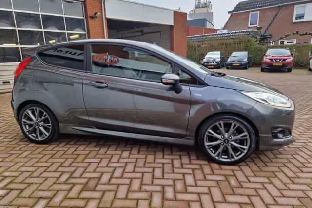 Ford Fiesta (2016) thumbnail 5