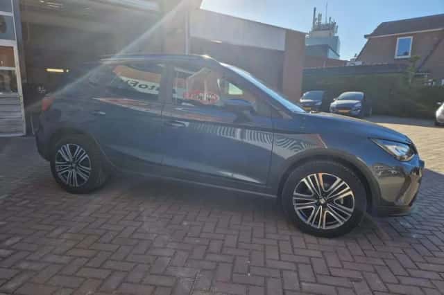 SEAT Arona (2023) thumbnail 4