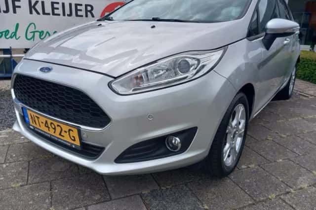 Ford Fiesta (2017) thumbnail 3
