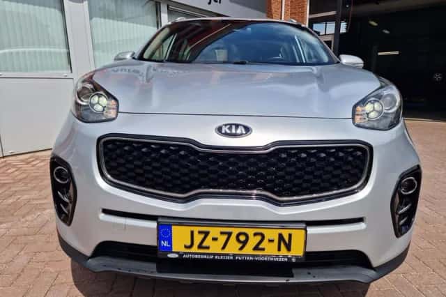 Kia Sportage (2016) thumbnail 3