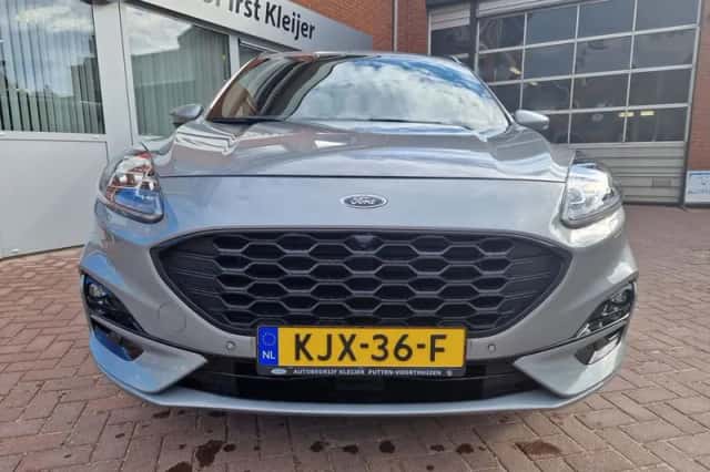 Ford Kuga (2023) thumbnail 3