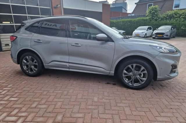 Ford Kuga (2023) thumbnail 5