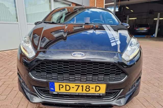 Ford Fiesta (2017) thumbnail 3