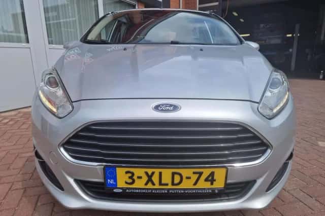 Ford Fiesta (2014) thumbnail 4