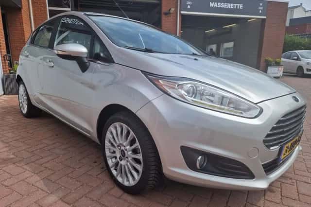 Ford Fiesta (2014) thumbnail 5