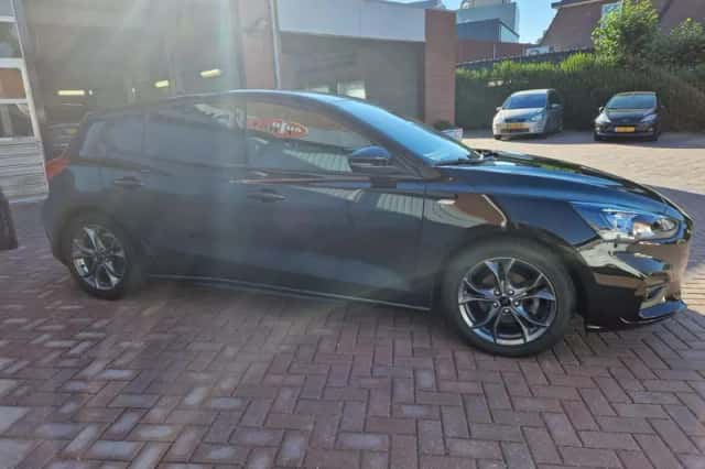 Ford Focus (2022) thumbnail 5