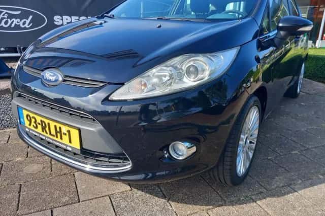 Ford Fiesta (2011) thumbnail 3