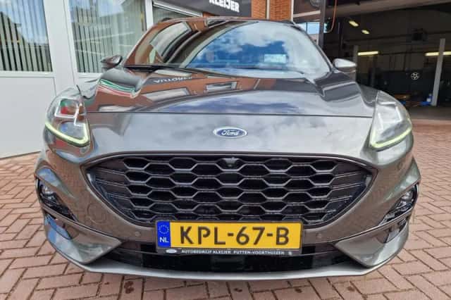 Ford Kuga (2021) thumbnail 3