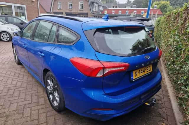 Ford Focus (2021) thumbnail 5