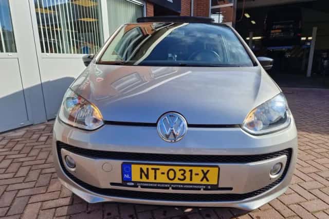 Volkswagen Up! (2014) thumbnail 4