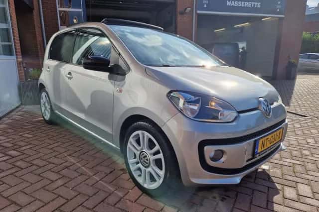 Volkswagen Up! (2014) thumbnail 5