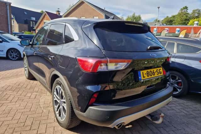 Ford Kuga (2021) thumbnail 4