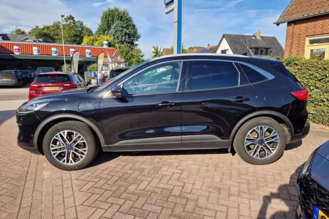 Ford Kuga (2021) thumbnail 5