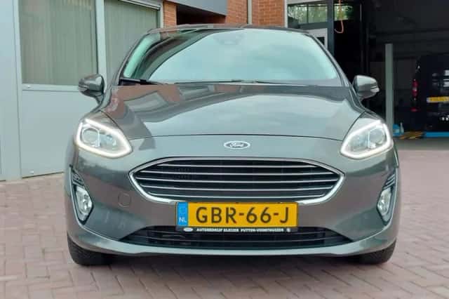 Ford Fiesta (2021) thumbnail 3