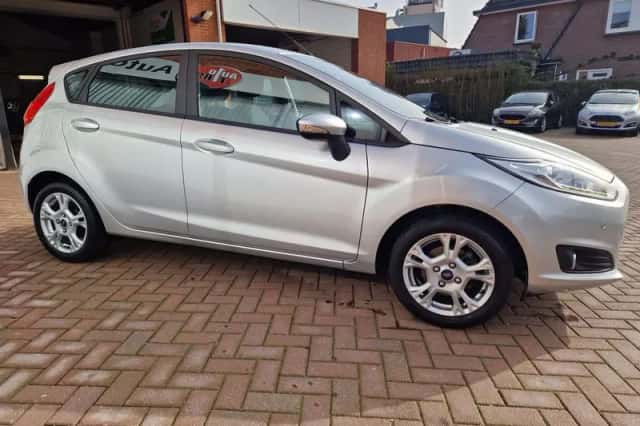 Ford Fiesta (2017) thumbnail 5
