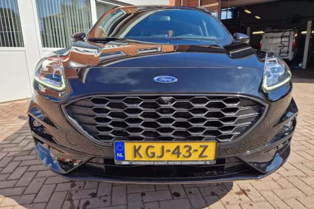 Ford Kuga (2023) thumbnail 3