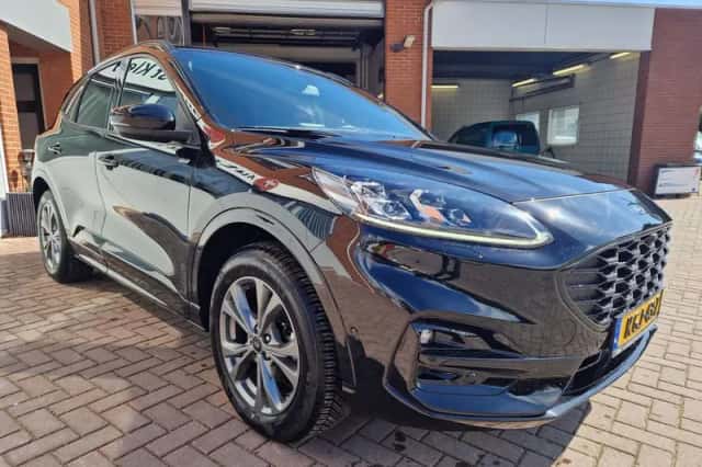 Ford Kuga (2023) thumbnail 4