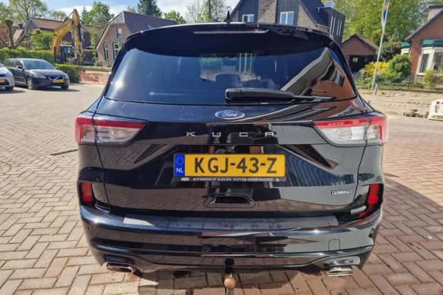 Ford Kuga (2023) thumbnail 6