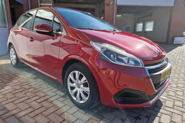 Peugeot 208 (2015) thumbnail 4