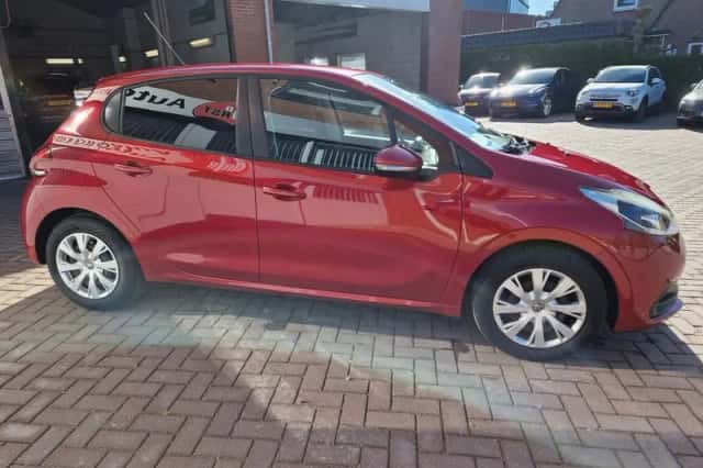 Peugeot 208 (2015) thumbnail 5