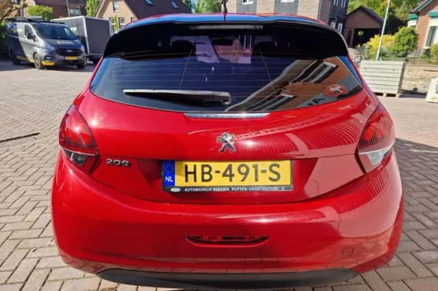 Peugeot 208 (2015) thumbnail 6
