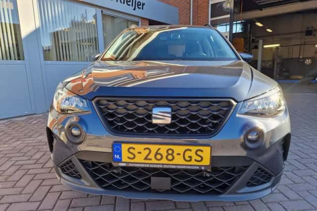SEAT Arona (2023) thumbnail 3