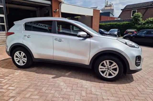 Kia Sportage (2016) thumbnail 5