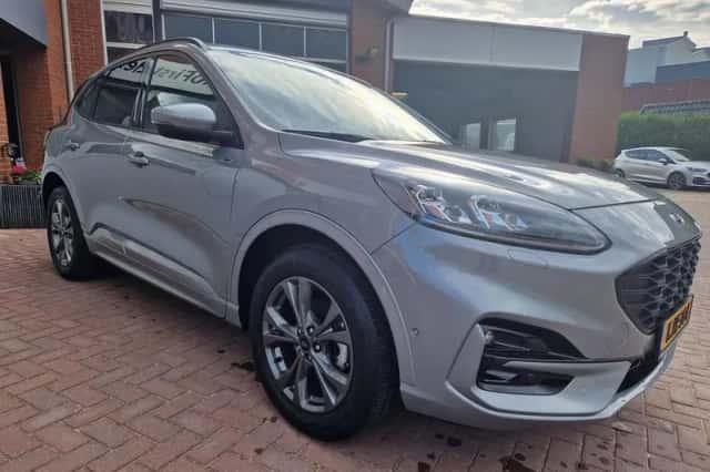 Ford Kuga (2023) thumbnail 4