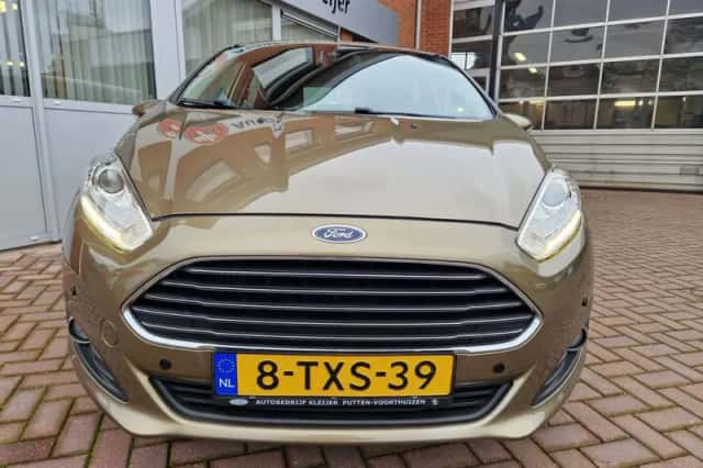 Ford Fiesta (2014) thumbnail 3
