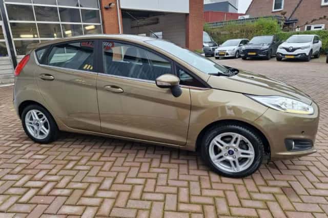 Ford Fiesta (2014) thumbnail 5