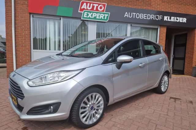 Ford Fiesta (2014) thumbnail 3