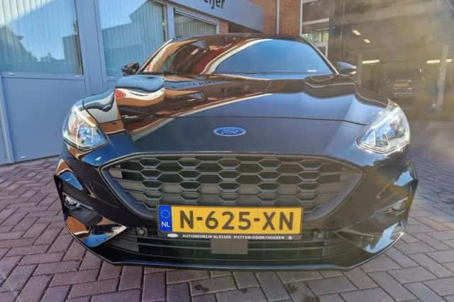 Ford Focus (2022) thumbnail 3
