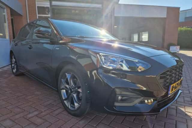 Ford Focus (2022) thumbnail 4