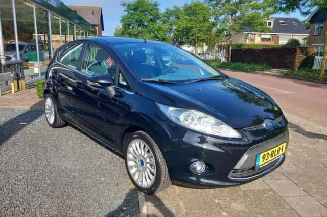 Ford Fiesta (2011) thumbnail 5