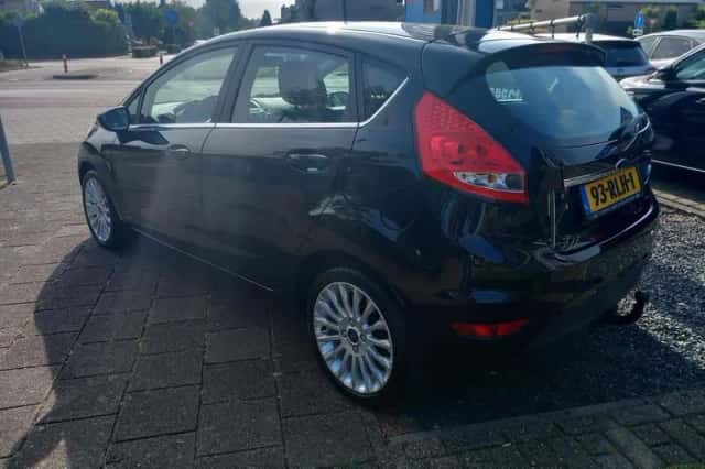 Ford Fiesta (2011) thumbnail 6