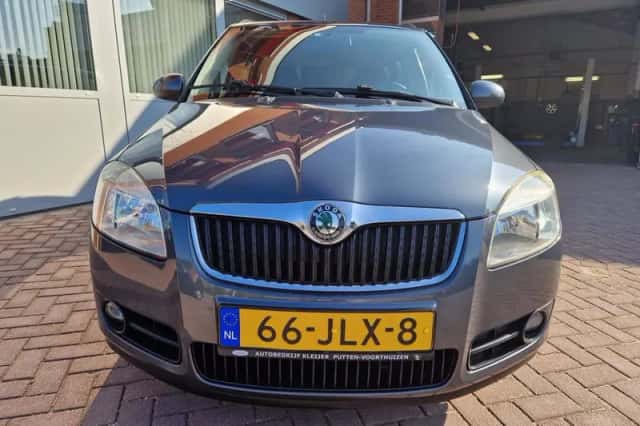 Škoda Fabia (2009) thumbnail 3