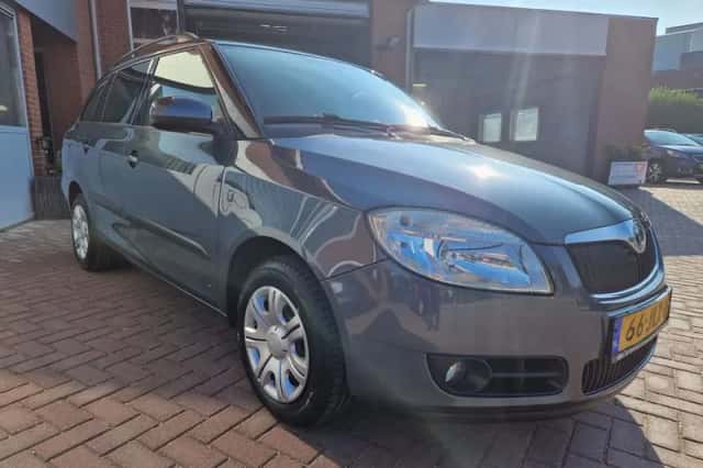 Škoda Fabia (2009) thumbnail 4