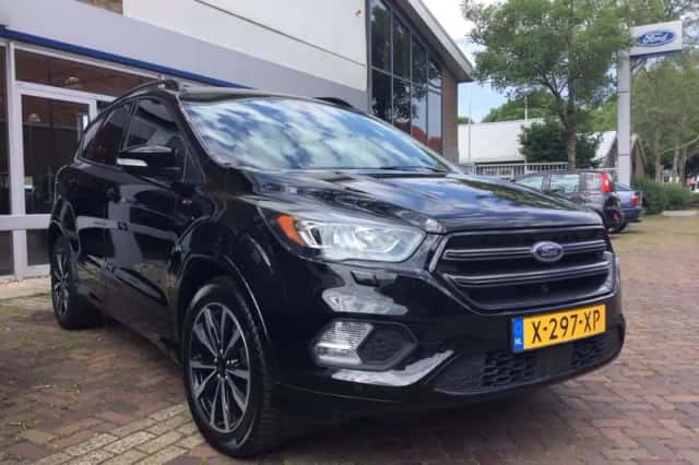 Ford Kuga (2017) thumbnail 2