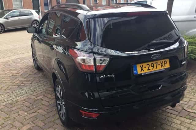 Ford Kuga (2017) thumbnail 3