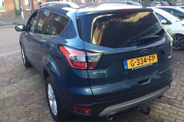 Ford Kuga (2019) thumbnail 3