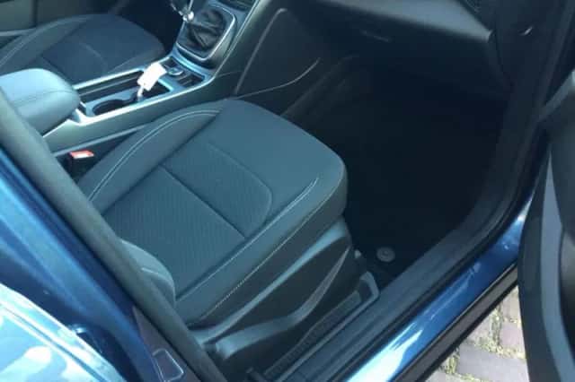 Ford Kuga (2019) thumbnail 6