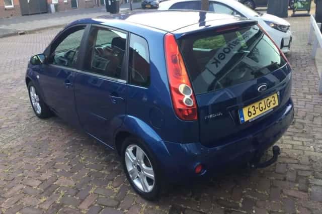 Ford Fiesta (2008) thumbnail 3