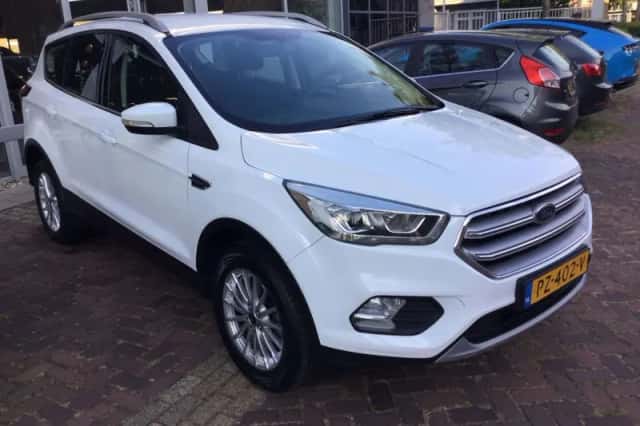 Ford Kuga (2017) thumbnail 2
