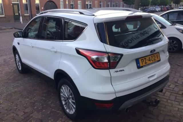 Ford Kuga (2017) thumbnail 3
