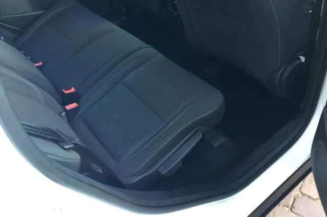 Ford Kuga (2017) thumbnail 4