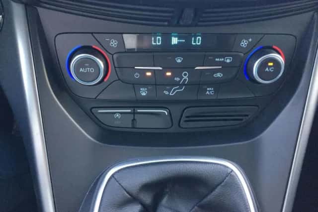 Ford Kuga (2017) thumbnail 6