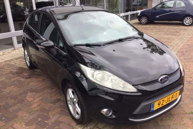 Ford Fiesta (2009) thumbnail 2