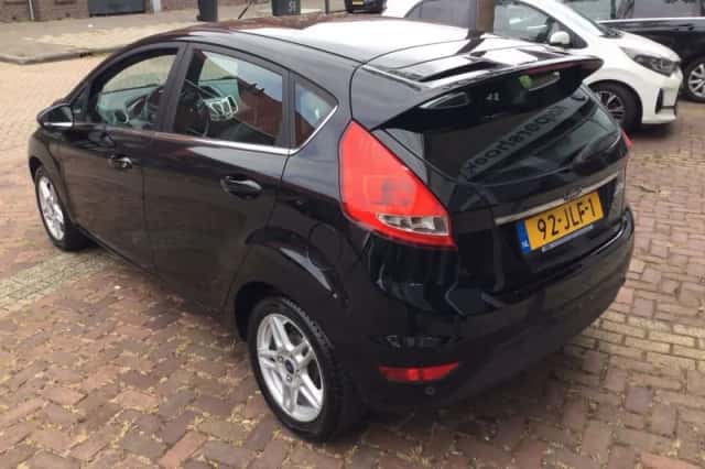 Ford Fiesta (2009) thumbnail 3
