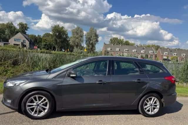 Ford Focus (2015) thumbnail 2